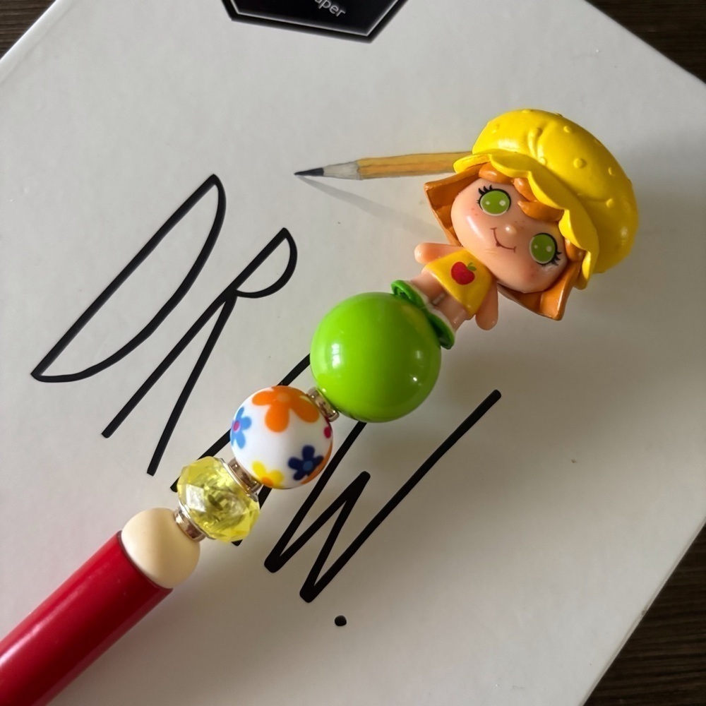 Strawberry Shortcake: Apple Dumplin’ handmade beaded pen